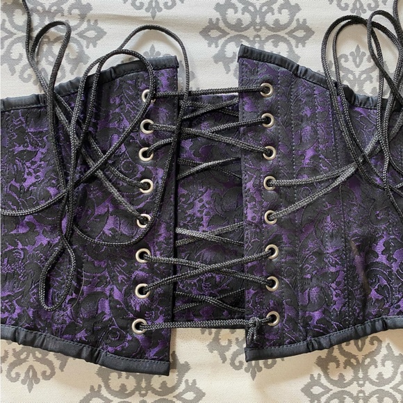 Purple brocade spring steel boned corset - Picture 4 of 10